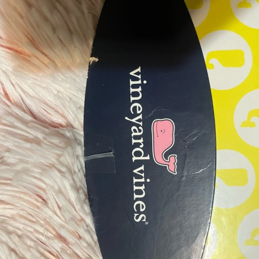 Vineyard Vines gift box. See photos for length. Yellow and green.